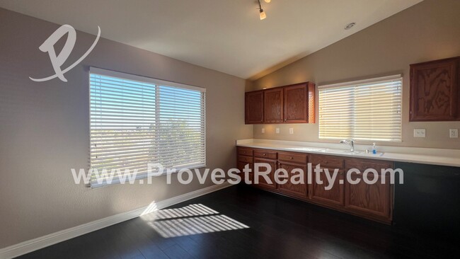 Building Photo - 4 Bed, 2.5 Bath Hesperia Home!!