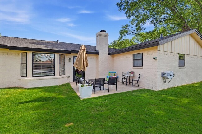 Building Photo - 217 E Louella Dr