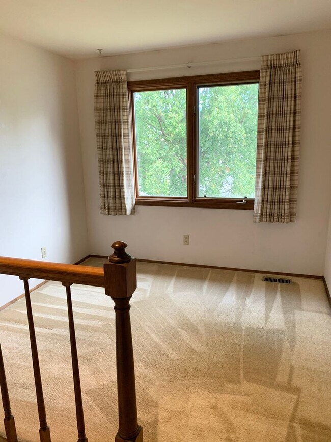 Building Photo - Oceanview 3BR 2.5BA | HUGE GARAGE | Washer & Dryer  | Dogs OK! >>> AVAILABLE NOW!