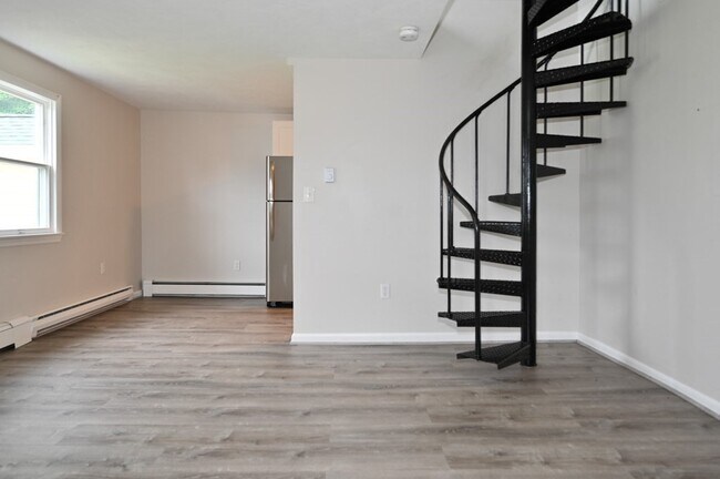 Building Photo - 175 Millwood St