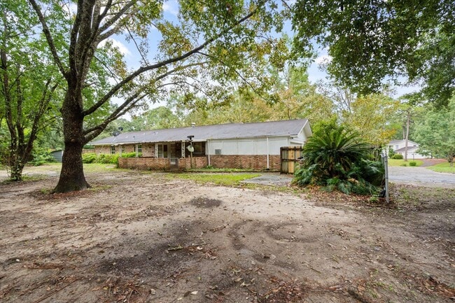 Building Photo - GREAT LOCATION AND MOVE IN READY