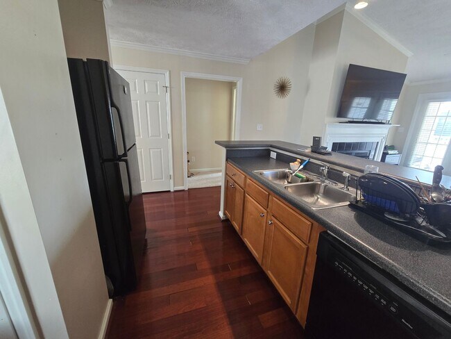 Building Photo - NEW LISTING!!!!!
