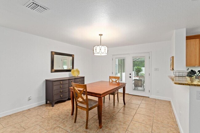 Building Photo - 415 SE 22nd Ave