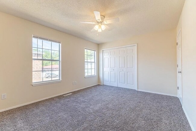 Building Photo - 410 SE J St A, B, C