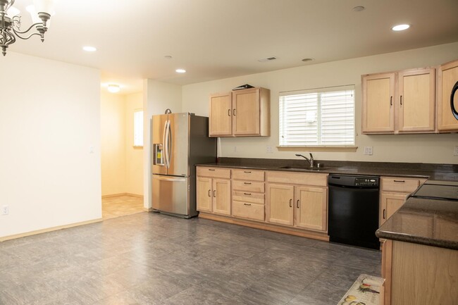 Building Photo - 1255 Burnside Pl