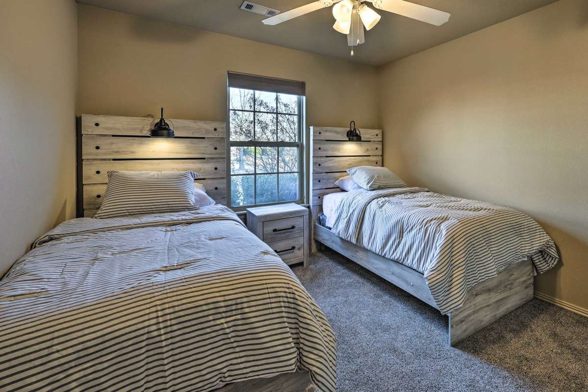 Building Photo - 450 Remson Ln