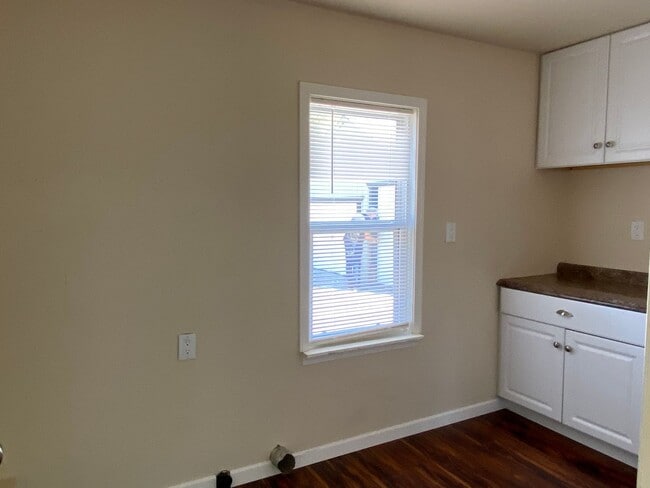 Building Photo - Charming 2bdrm, 1.bath house with garage, workshop space and large yard