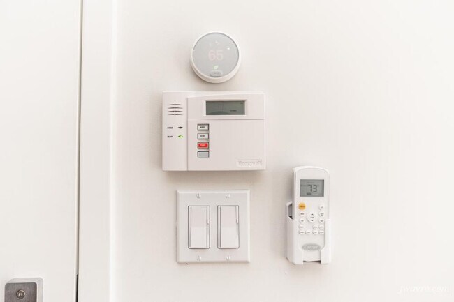 Building Photo - 25 Grace St