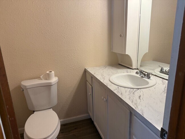 Building Photo - TEXAS SIZED WHITESBORO HOME FOR LEASE! 4 BEDROOMS-LOTS OF SPACE! HURRY!