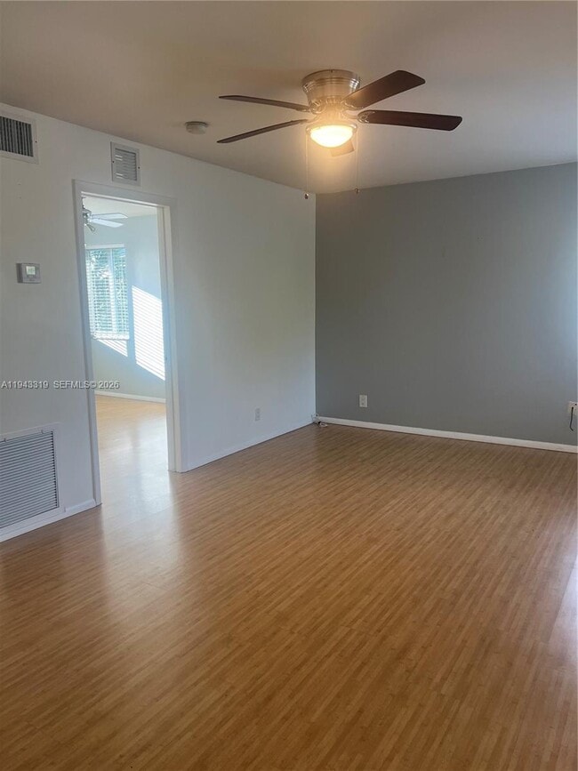 Building Photo - 225 SE 16th Ave