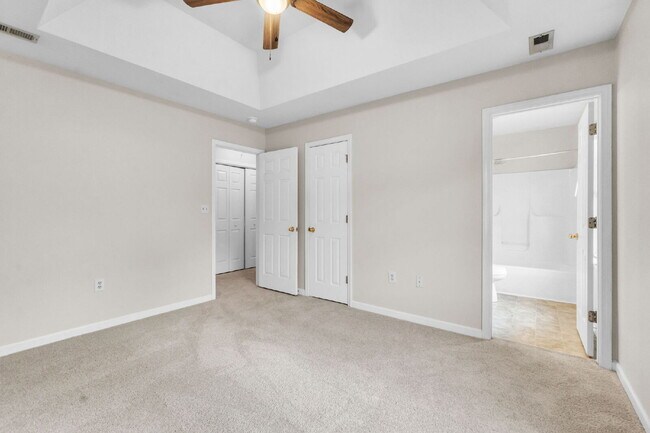 Building Photo - Beautifully Renovated Townhome (2BR/2.5BA)...