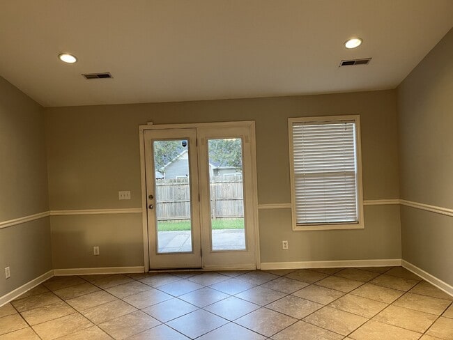 Building Photo - 5004 Pelican Ct