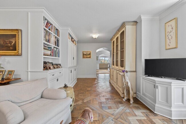 Building Photo - 180 Beacon St