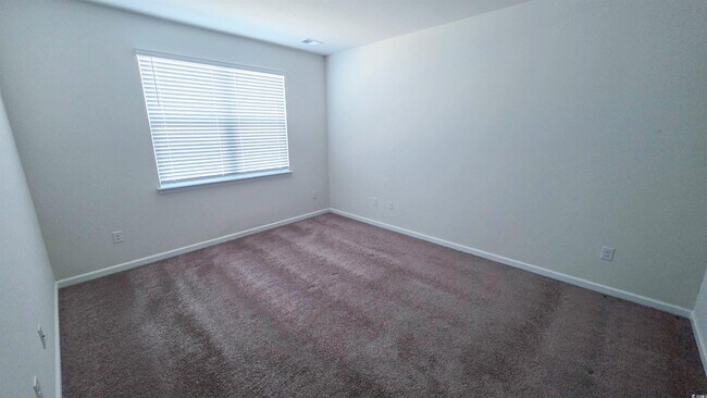 Building Photo - 3565 Bells Lk Cir