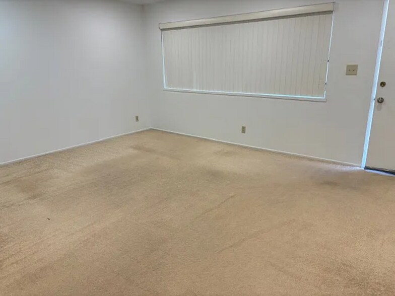 Building Photo - 503 27th St