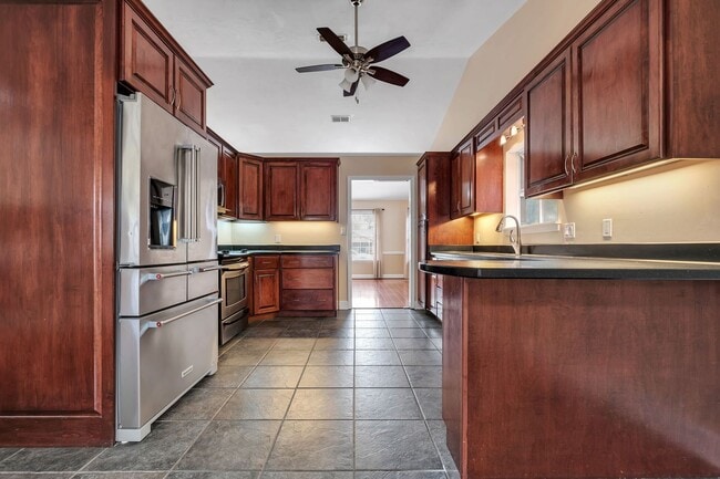 Building Photo - Killearn Estates 4 Bedroom Brick Home