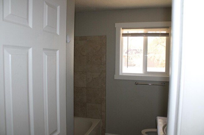 Building Photo - 575 Crimson Dr