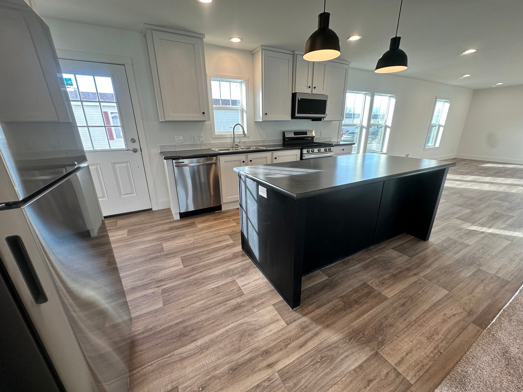 Building Photo - 29 Cavalier St N