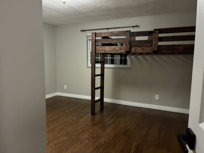 Building Photo - 146 Westward Ho Dr