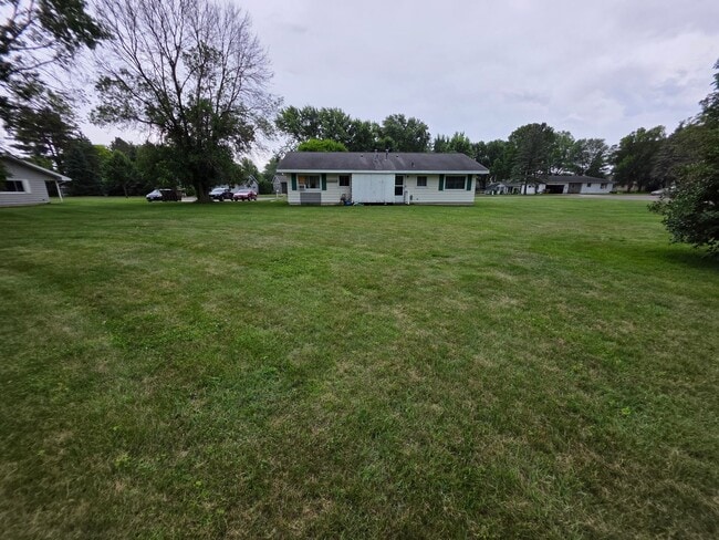 Building Photo - 2019/2021 Duncan Road