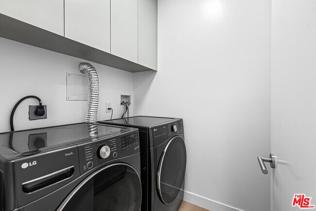 Building Photo - 2102 Century Park Ln