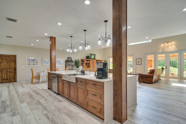 Building Photo - 5100 28th Ave N