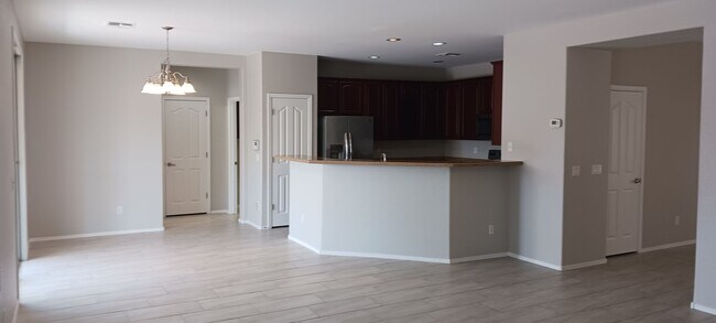 Building Photo - 3 Bed / 2 Bath with Loft