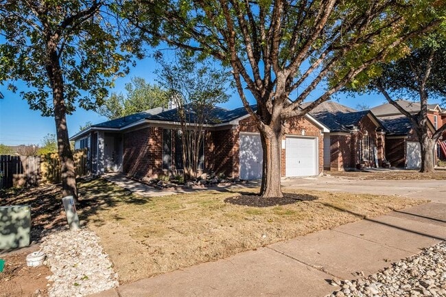 Building Photo - 2006 Charlotte Way