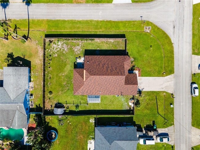 Building Photo - 401 NW Kilpatrick Ave