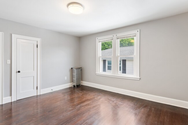 Building Photo - 106 Silver St