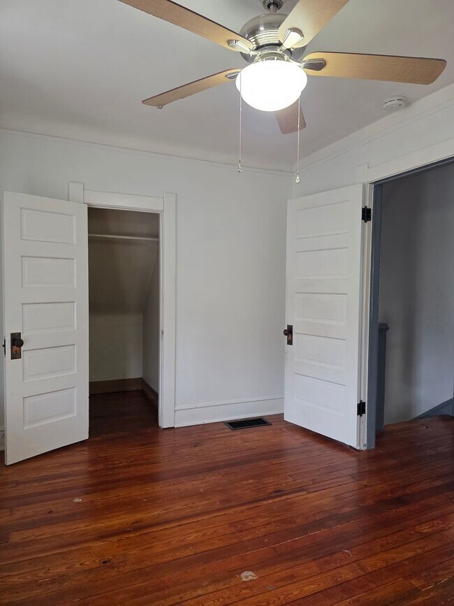 Building Photo - Three Bedroom Single Family Home in Toledo