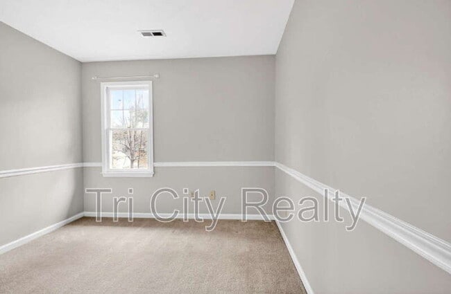 Building Photo - 404 Topaz Trail