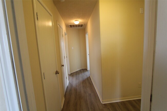 Building Photo - 5707 Saluda Creek Ln