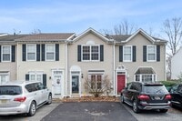 Building Photo - 133 Creekside Ct
