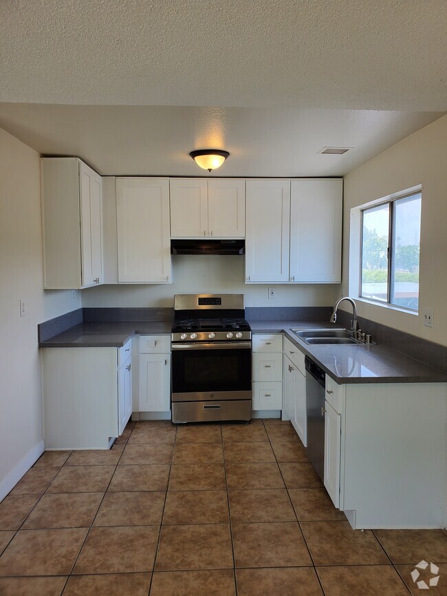 Building Photo - 1116 Oxford Dr