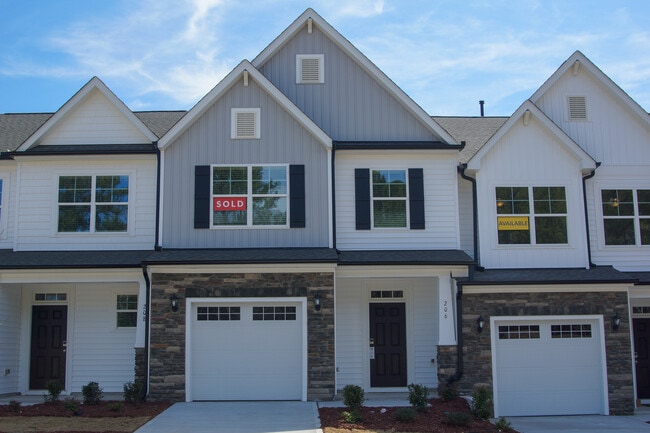 Building Photo - 206 Oakchest Ct