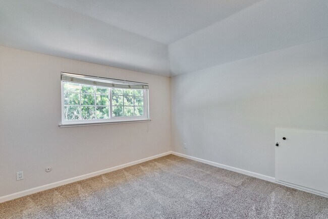 Building Photo - Spacious 3-Bed Almaden Valley Home with Bo...