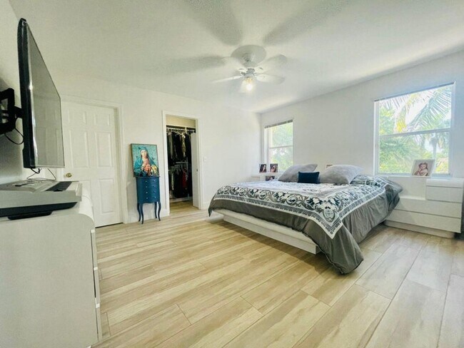 Building Photo - 4231 NW 1st Dr