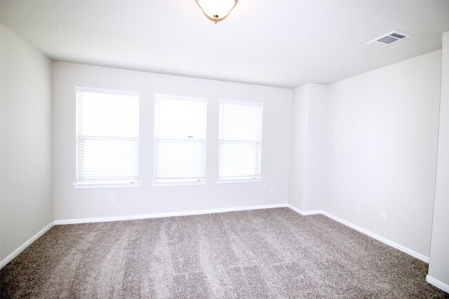 Building Photo - 3422 Dry Creek Dr