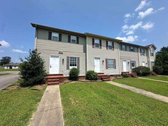 Building Photo - 904 Southwood Dr