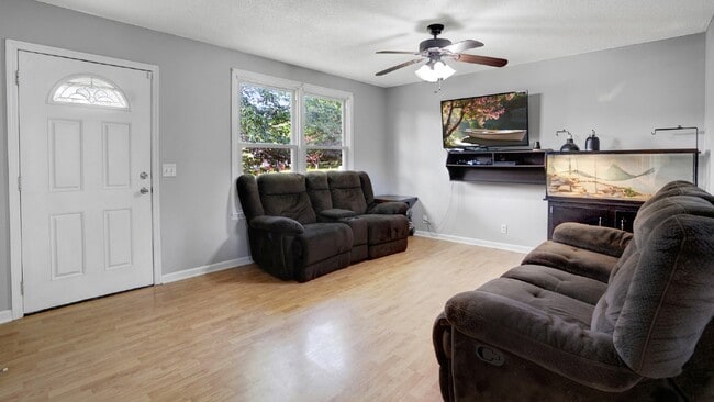 Building Photo - For Rent : 4BR, 1 1/2BA home with fenced in back yard and storage building.