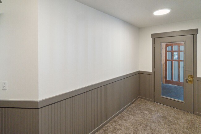 Building Photo - Beautiful Single Family Home Located In In...