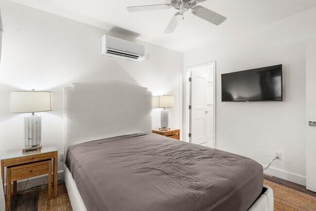 Building Photo - 14492 Equestrian Way