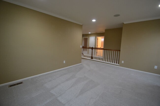 Building Photo - 4 bedrooms and large loft in Banning Lewis...