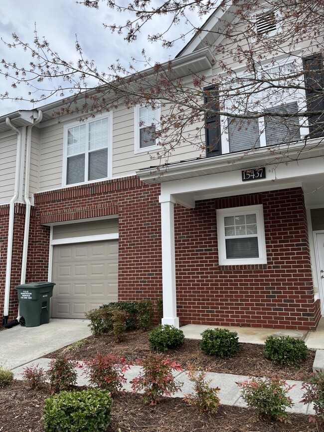 Building Photo - 15437 Coventry Ct Ln