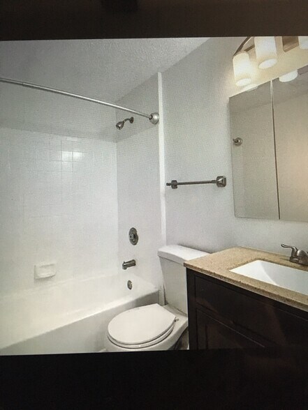 Building Photo - 2816 Nomad Ct W