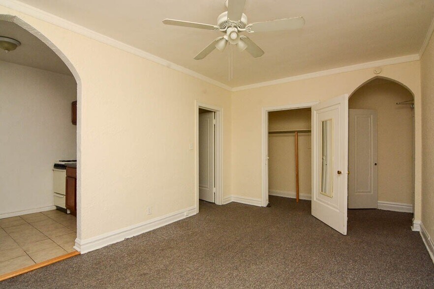 Building Photo - 4834 N Damen Ave