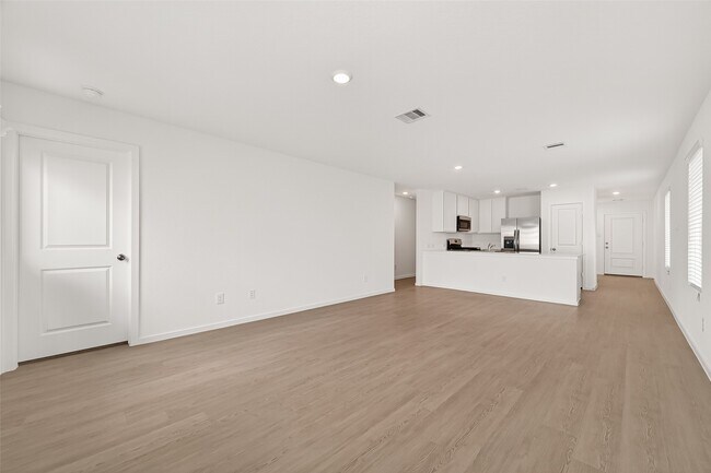 Building Photo - 16846 Spotted Oak Dr
