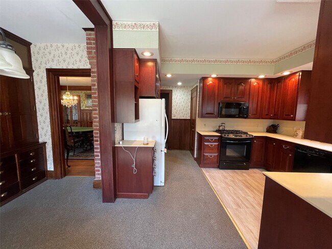 Building Photo - 68 Front St