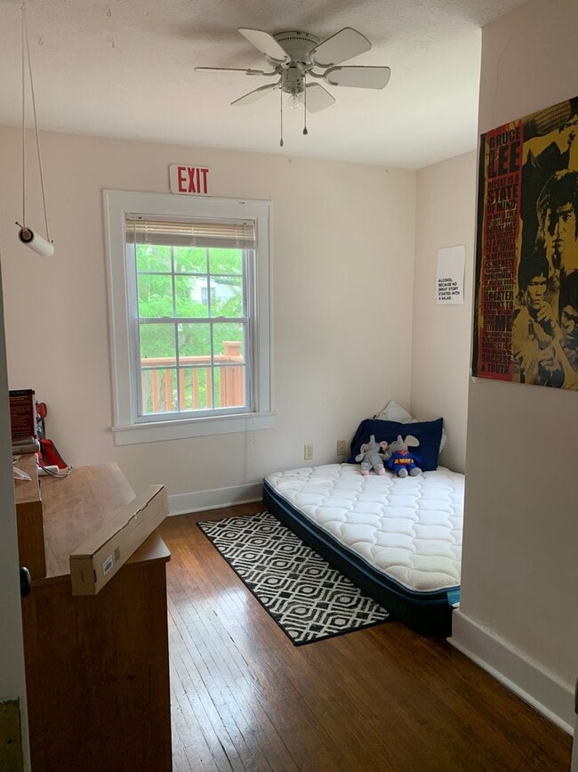 Building Photo - Beautiful, Historical 3 Bedroom House - Available August 2026!